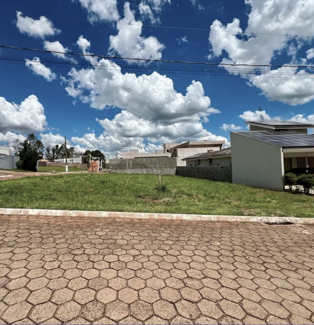 Terreno vazio - potencial arquitetônico